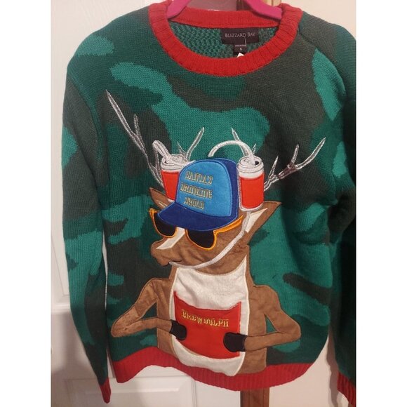 Blizzard Bay Sweater Mens Small Ugly Christmas Brewdolph Santas Drinking Camo - Picture 2 of 11